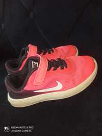 Nike Revolution 3