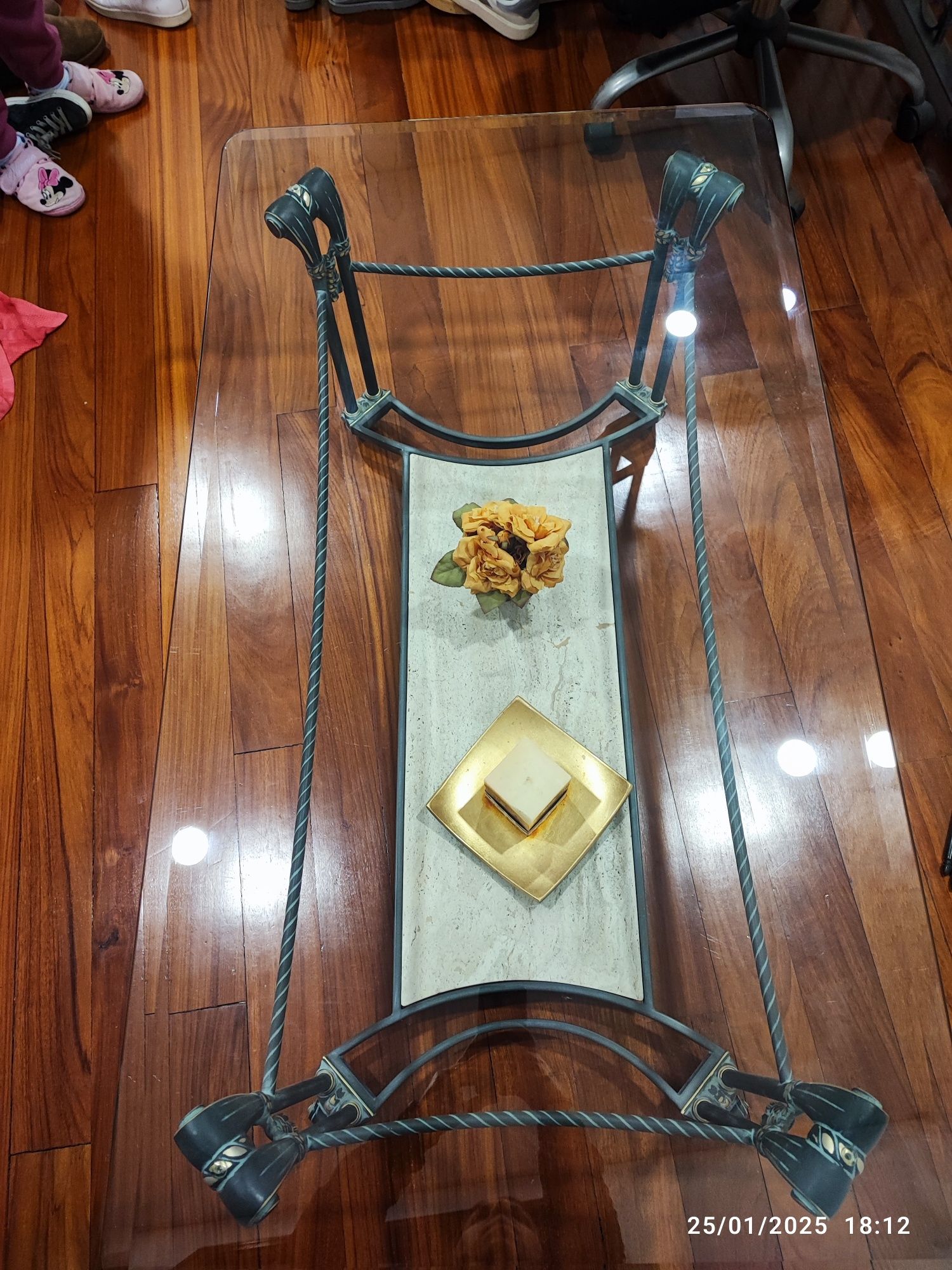 Mesa de centro em bom estado