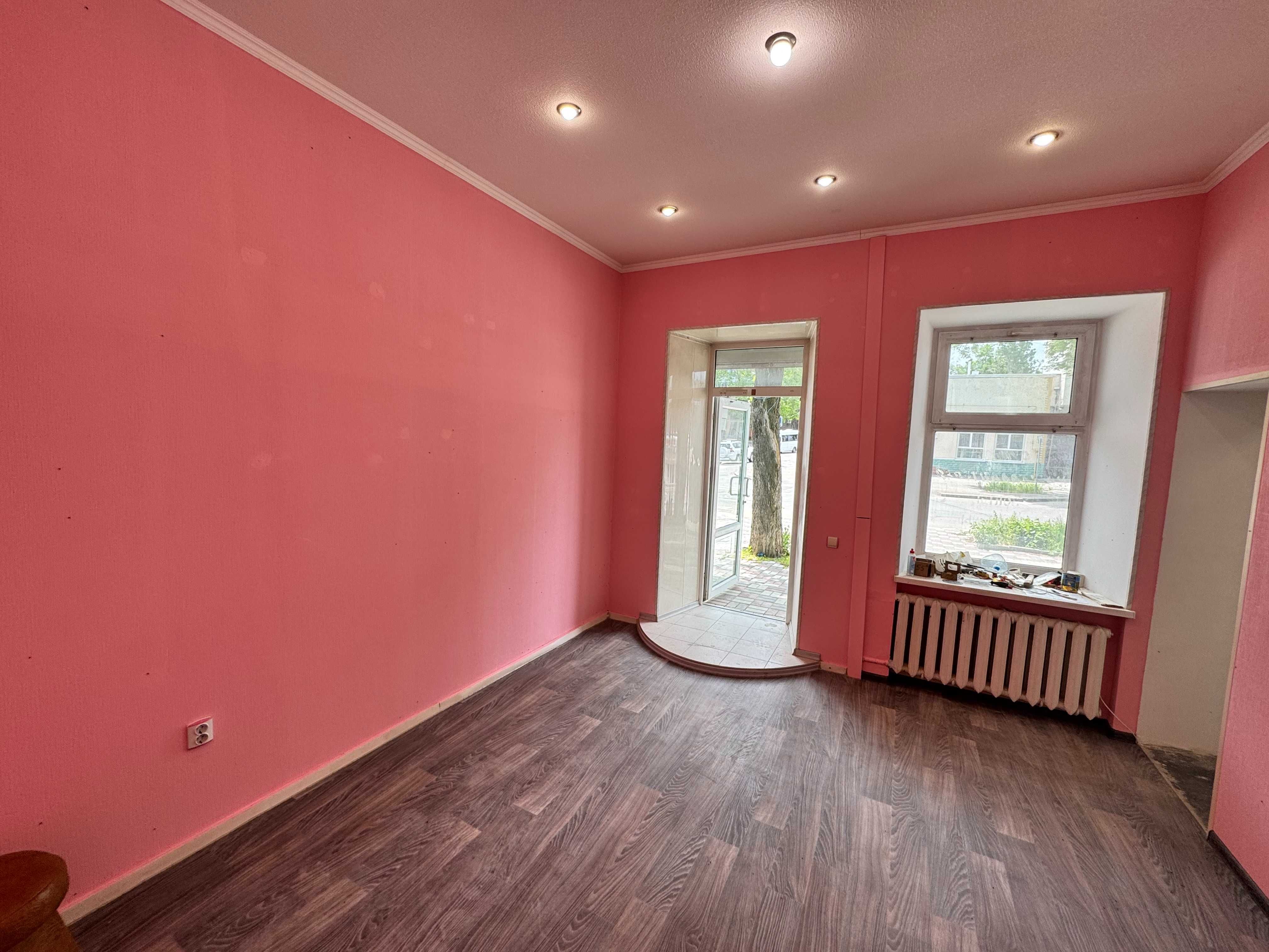 Адмірала Макарова 5 кутів 80 кв.м. фасад ремонт гарне місце