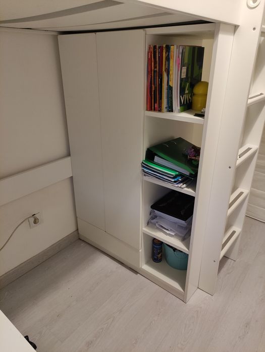 Cama alta småstad, usada.