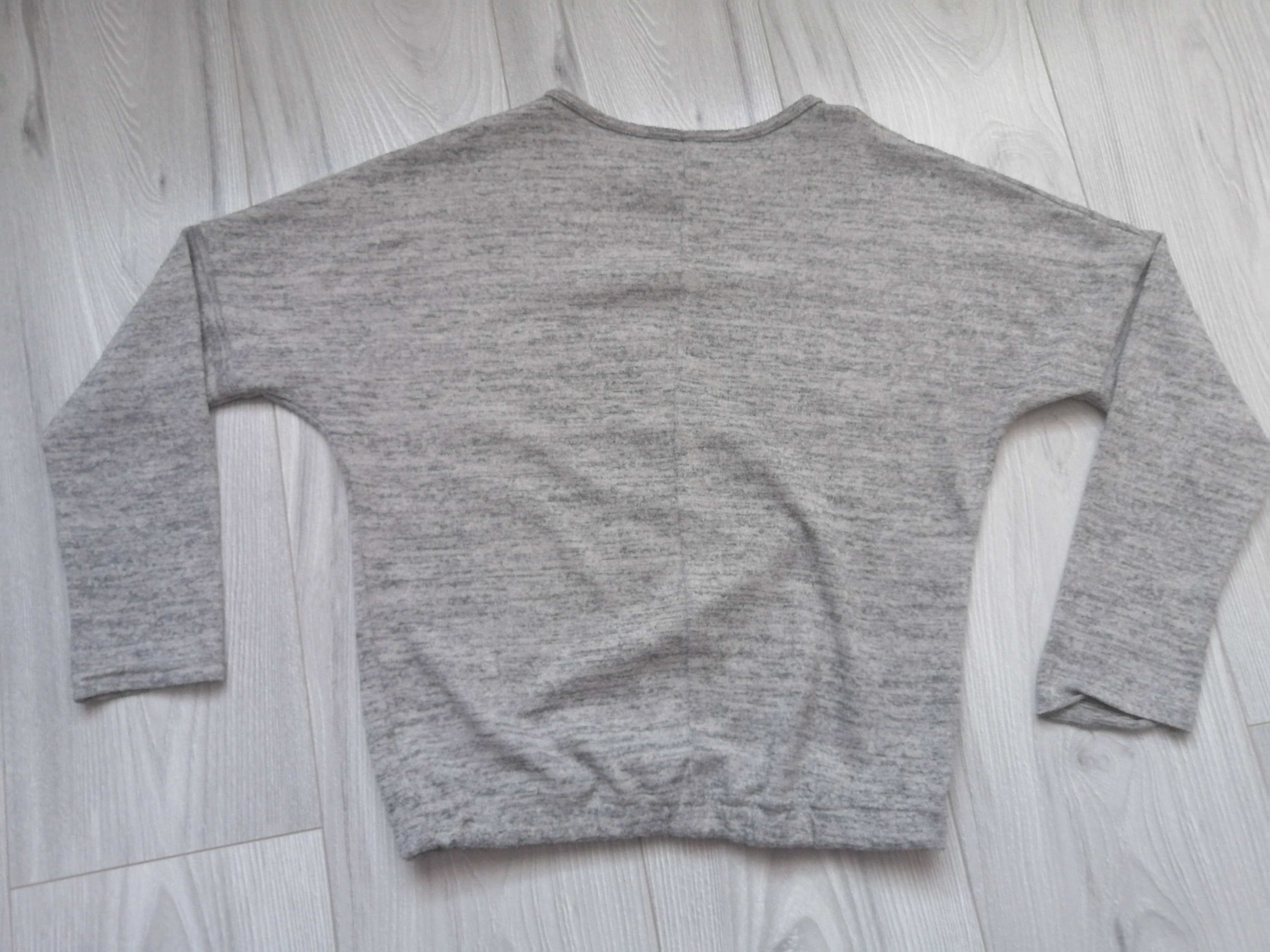 Sweter dla dziewczynki w rozmiarze 140/146 cm