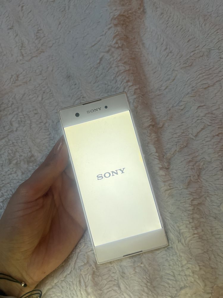 Telefon Sony Xperia bialy