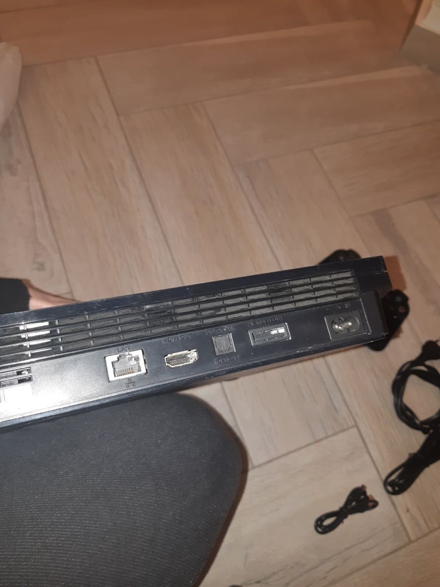 Продам игровую приставку Sony PlayStation 3 Slim CECH-2008B.