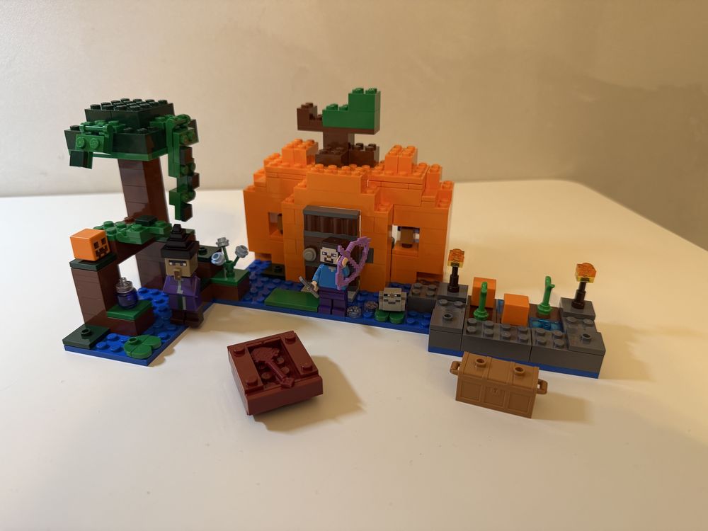 Конструктор LEGO Minecraft Гарбузова ферма (21248)