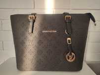 Torebka damska z napisem Louis Vuitton czarna
