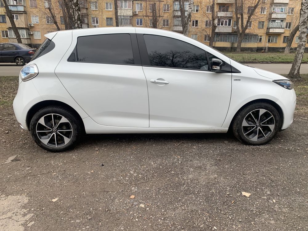 Renault zoe 2017         .