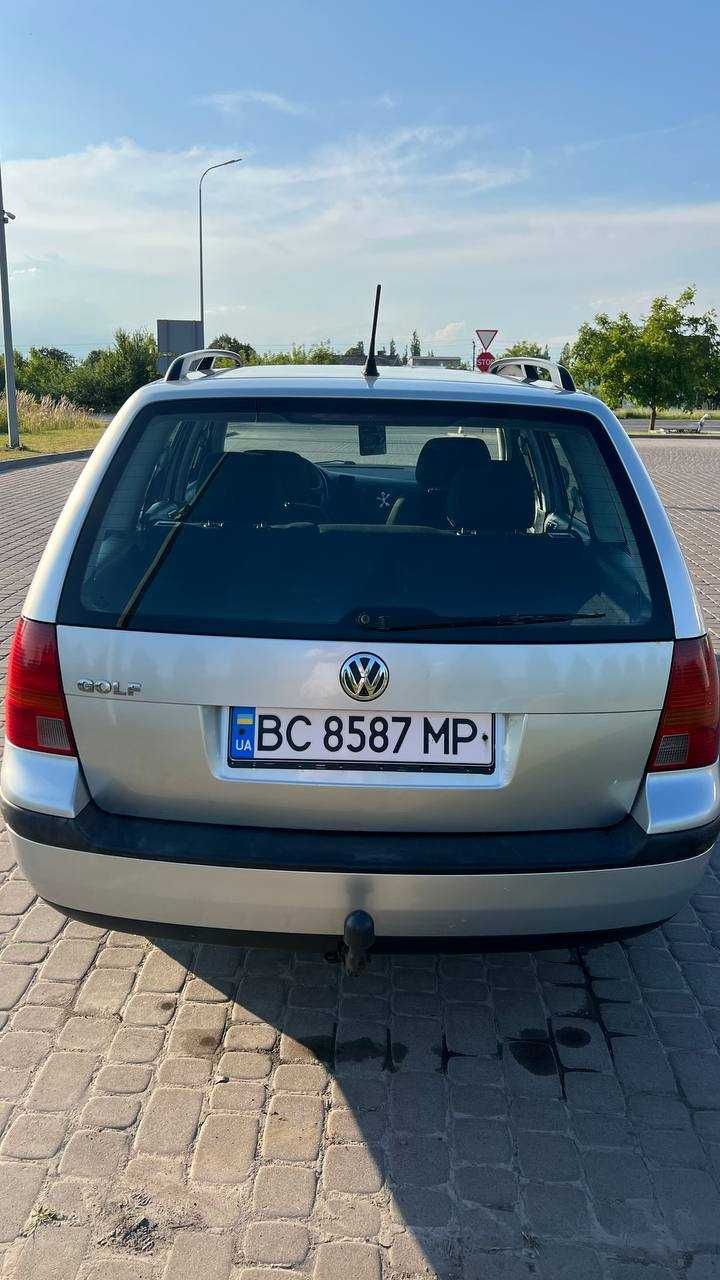 Автомобіль Volkswagen Golf Var. 1,6 Basic 77kw