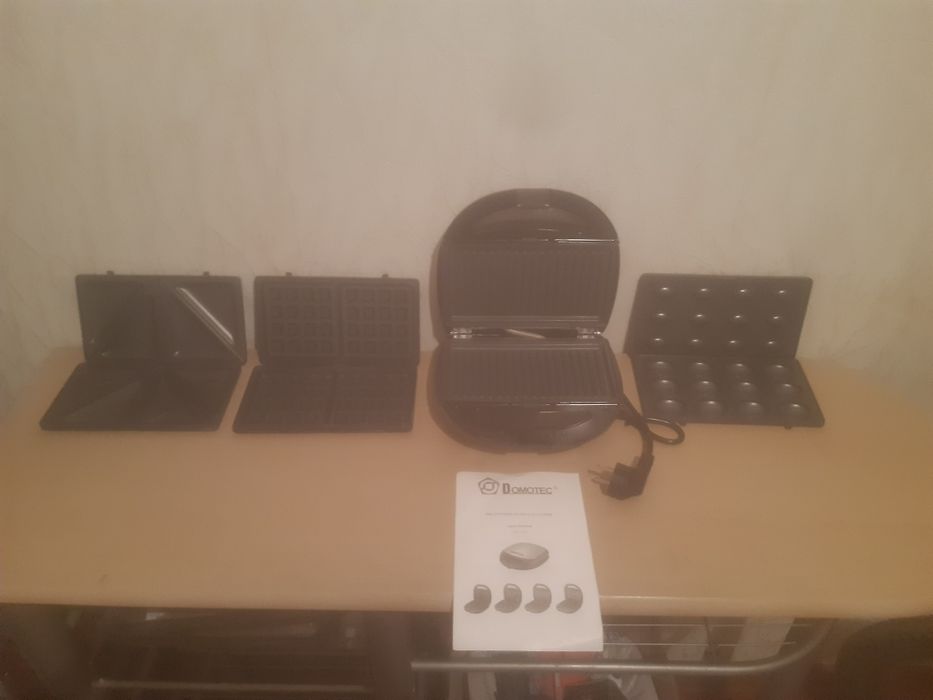 Продам сендвичницу DOMOTEC M S-7704  новая 750гр. торг.