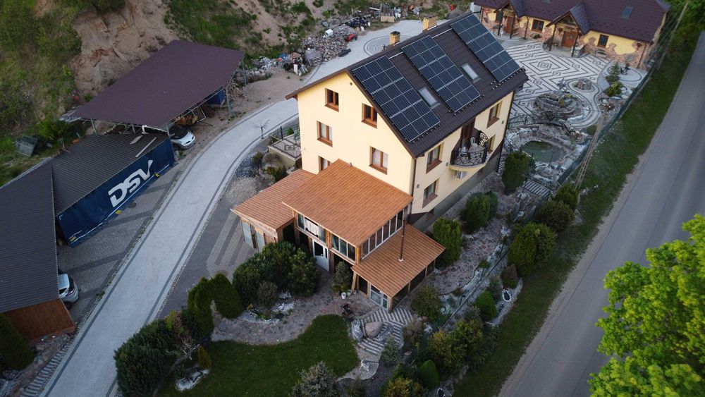 BLISKO PKP Turystom, Budowlacom   DUZA SALA