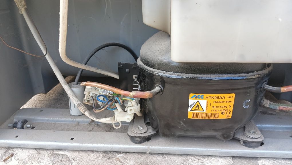 Balkonik części do lodówki Ariston hot point
