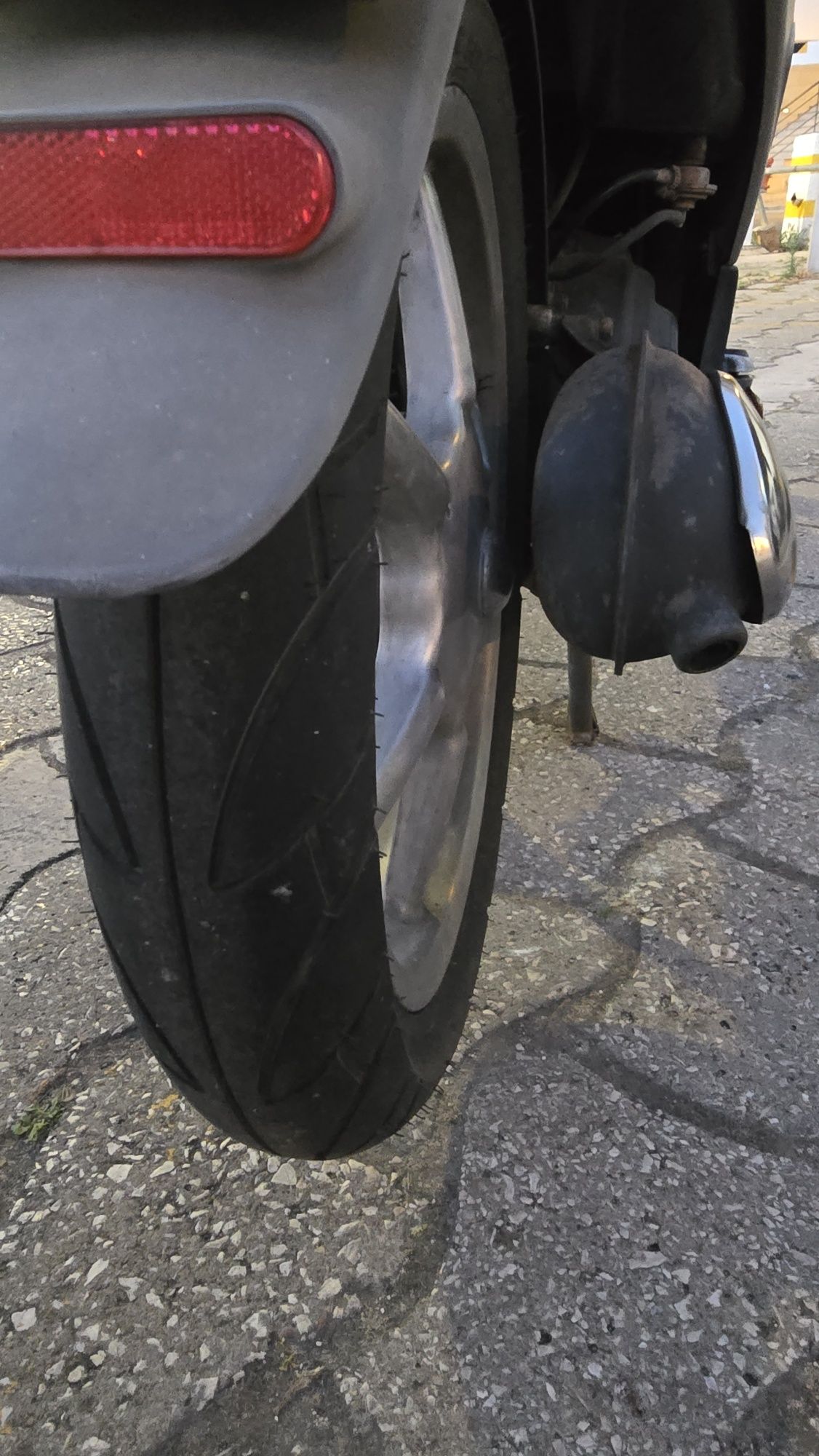 Moto Piaggio 50cc com baú