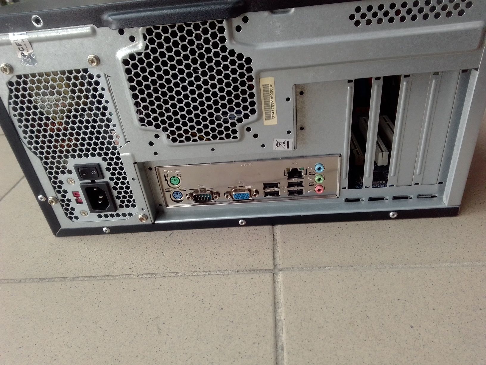 Komputer z Ms Office 2007 Retro PC Vobis Core2Quad Q9400