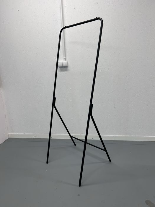 Stojak na ubrania Jysk wieszak stojacy MOLTRUP czarny