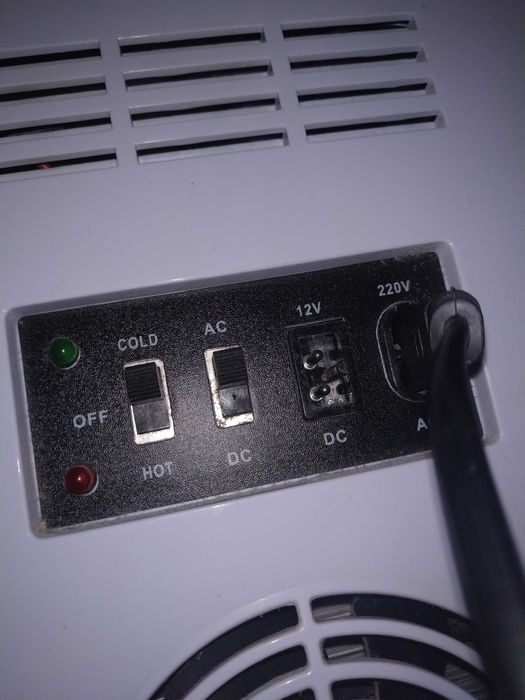 Неробочий міні-холодильник MFA-6L 12/220 в