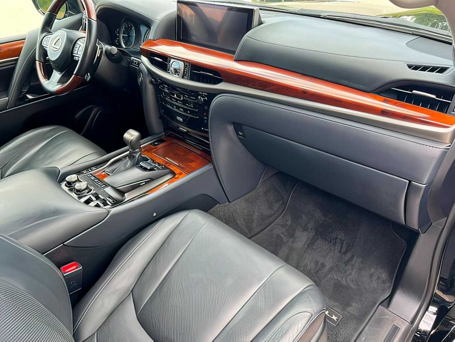 Lexus LX 570      2019