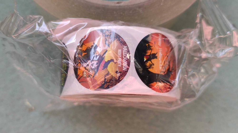 Наклейки декор до свята Хелоувін круглі 500шт самоклеючі в ассорт.