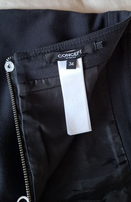 Жіноча стрейчева спідниця - чорна