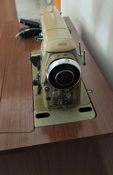 Máquina de costura Oliva modelo Cl 62