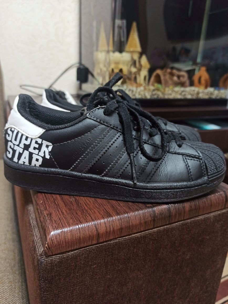 Оригінал Adidas SUPER STAR Шкіряні кросівки для хлопчика 33розмір,21.5