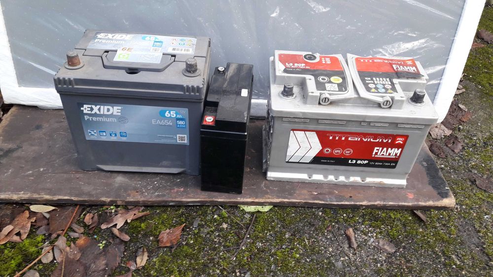 Akumulator samochodowy 12 V 80 Ah.