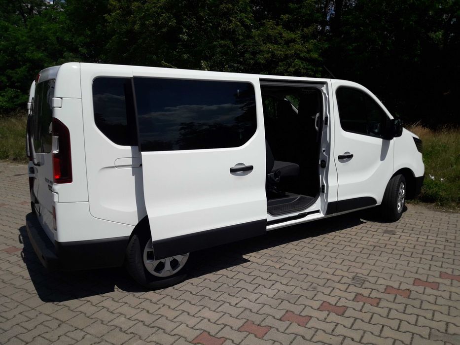 wypożyczalnia busów - Renault Trafic 9-cio osobowy do wynajęcia