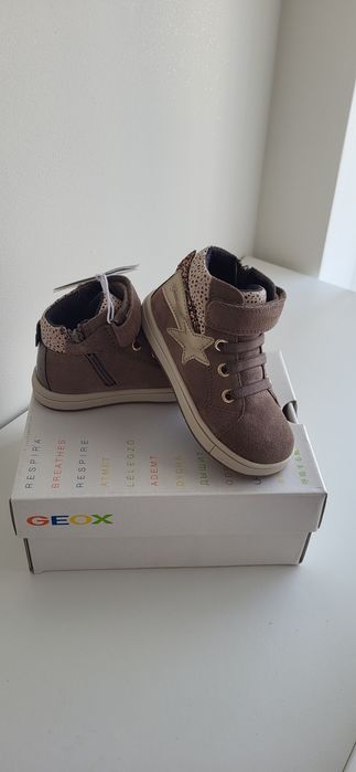 Sapatos novas com etiquetas tamanho 24.marca Geox