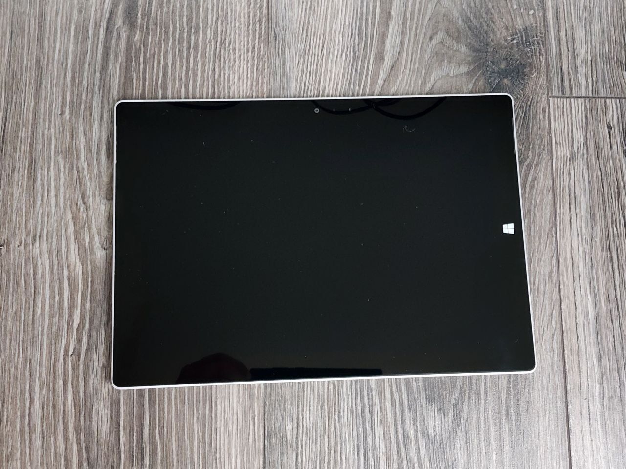 Планшет Microsoft Surface 3 Tablet LTE 1657