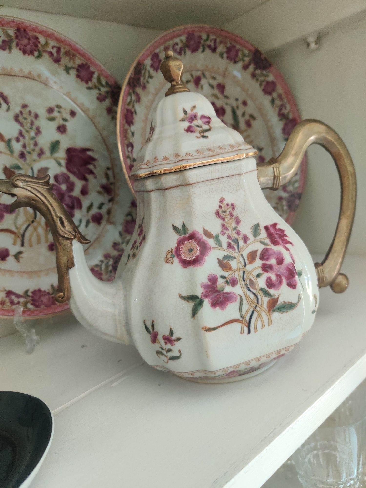 Conjunto pratos e bule porcelana MQ