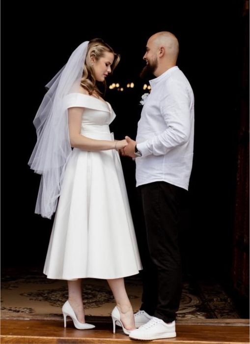 сукня весільна плаття весільне для розпису  з кишенями атлас оренда