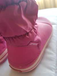 Crocs rosa,  bota