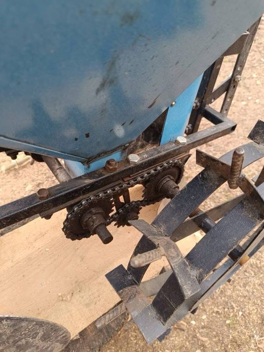 Продам картоплесажалку мотоблочну