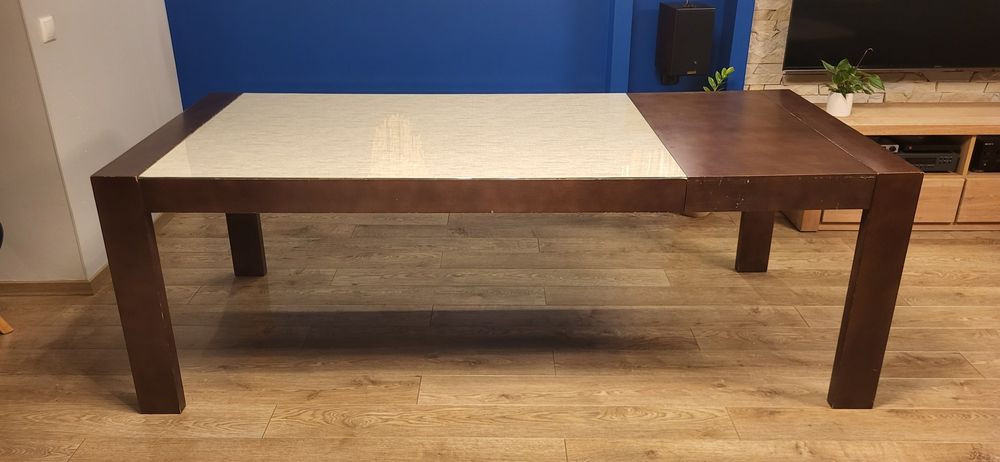 Nowoczesny rozkładany stół