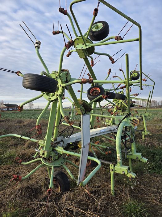 przewracarka do siana Claas