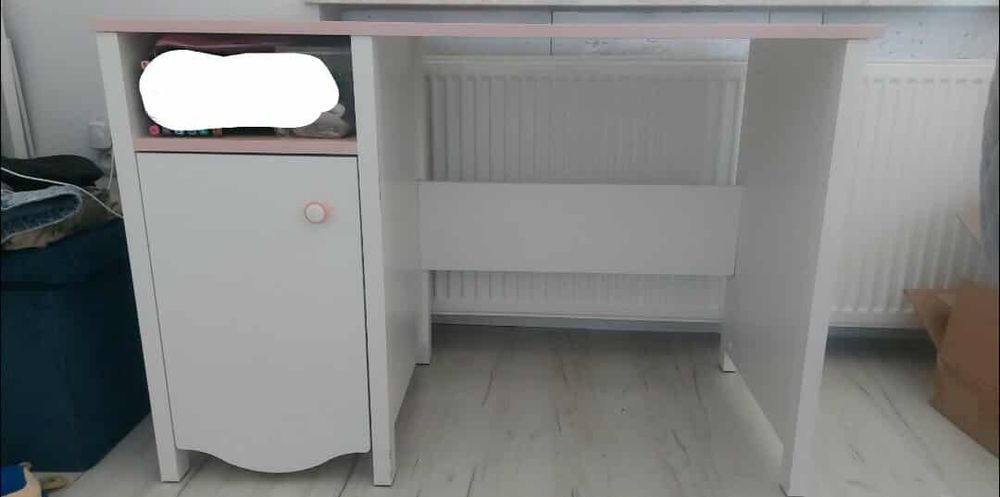 Zestaw mebli dla dziewczynki.