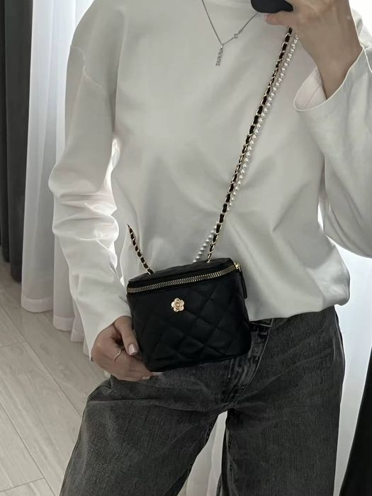 Міні сумочка в стилі шанель