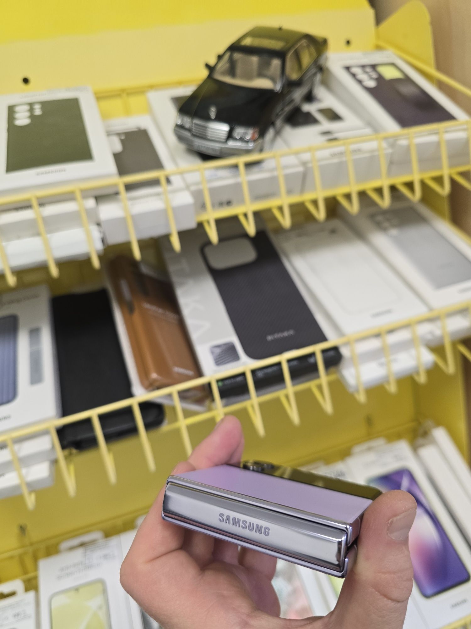 Samsung Galaxy Flip 4 8/256gb офіційний телефон