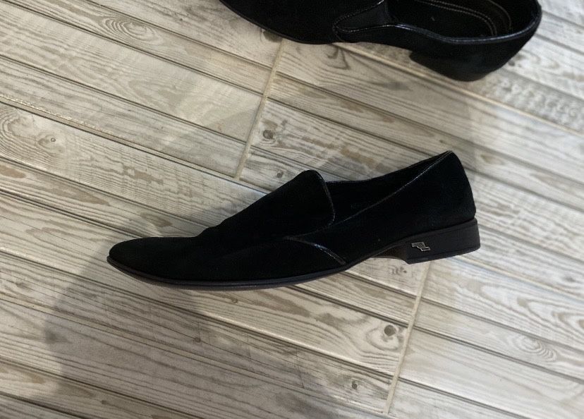 Продам Чорні замшеві туфлі