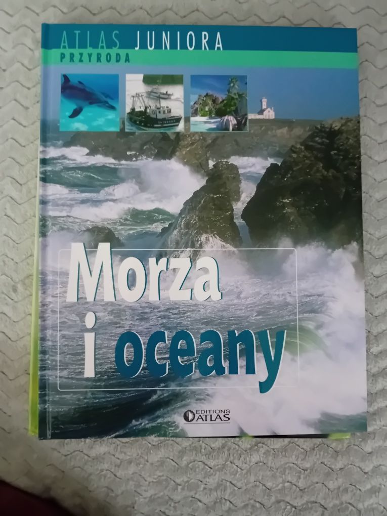 Książka  Atlas Juniora Przyroda "Morza i oceany"