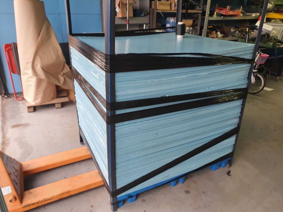 Kątownik  naroznik  ochronny  zabezpieczający   plastikowy 40x40