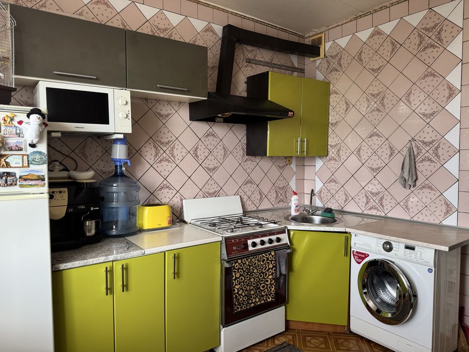 Здається трикімнатна квартира