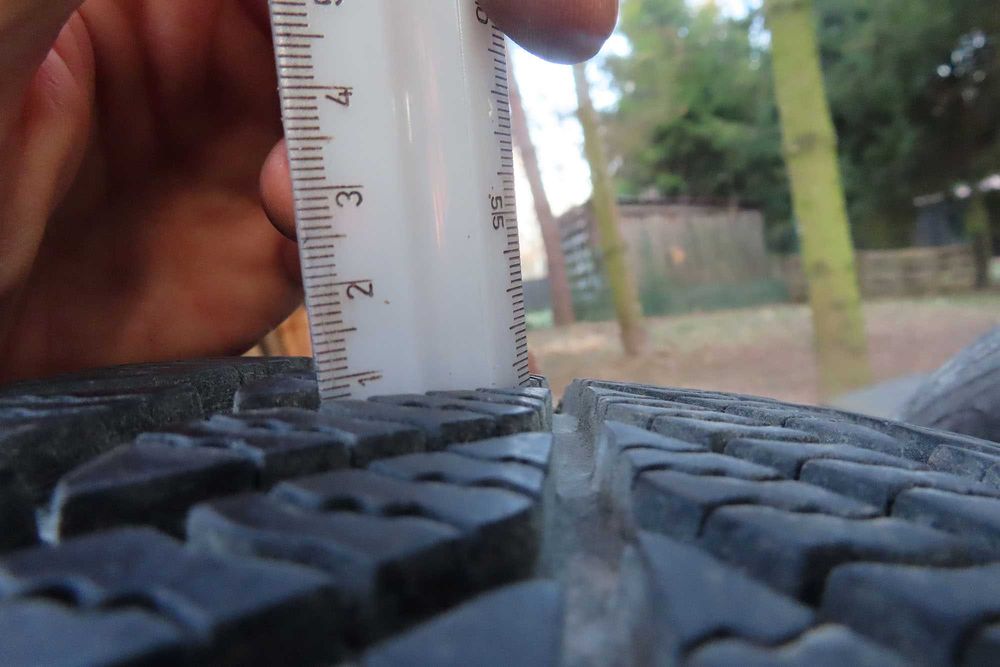 Komplet kół opony zimowe 8mm Dębica Frigo 2 195/65 R15 felgi, pokrowce