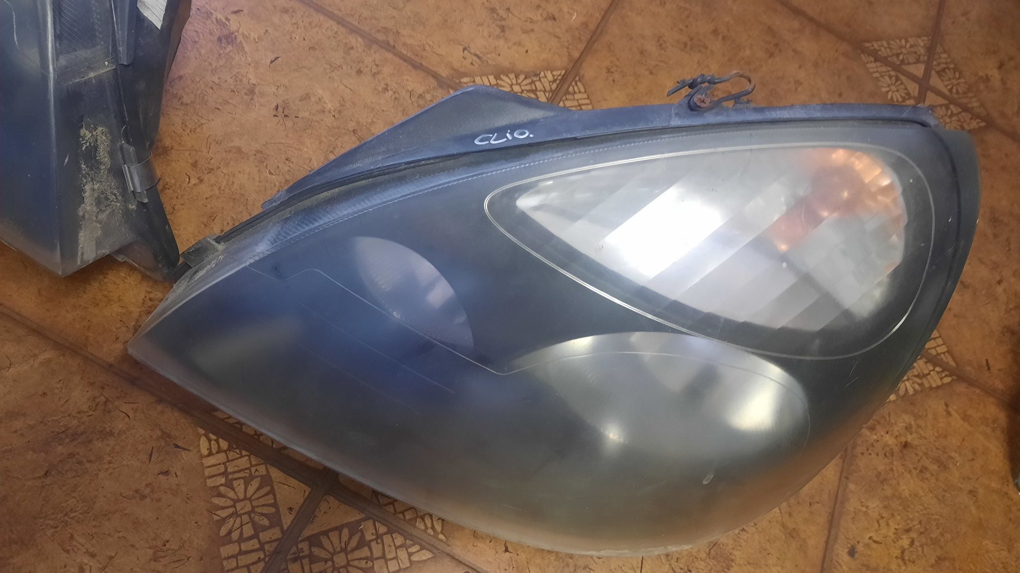 Lampa lampy przód lewa prawa Renault Clio 2005r