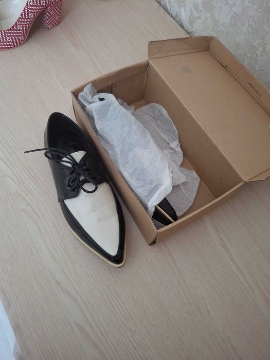 Лакові оксфорди до школи