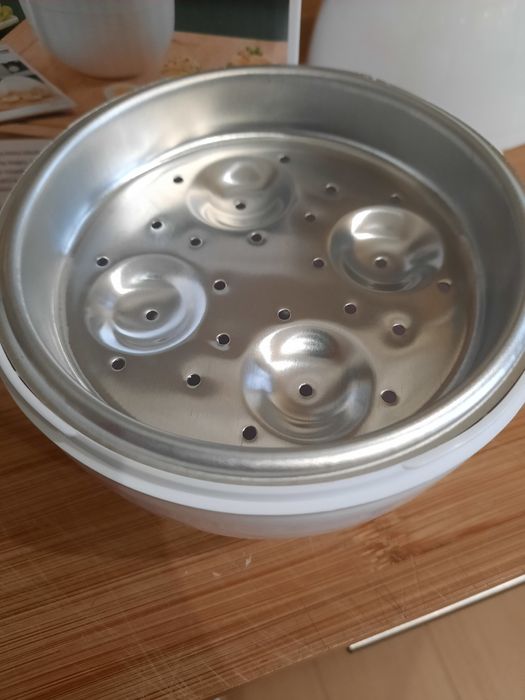 Maquina de cozer ovos no microondas