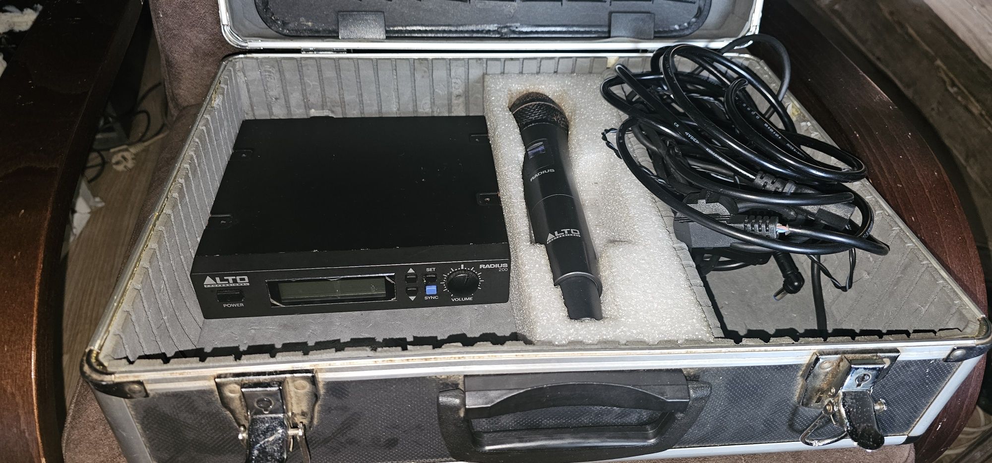 Glosnik DJ Skytec sp 1200 i mokrofon ɓezprzewodowy