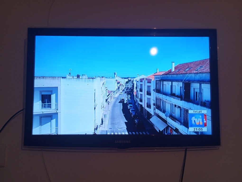 TV Samsung 32" negociável