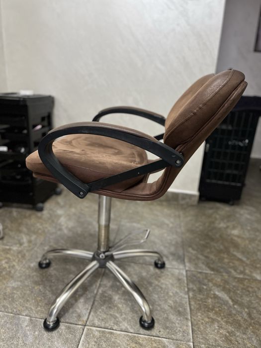 Перукарські крісла