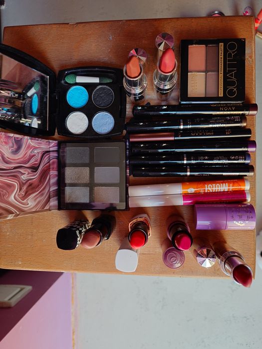Zestaw kosmetyków makijaż używane
