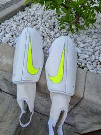 Nike ochraniacze na piszczele