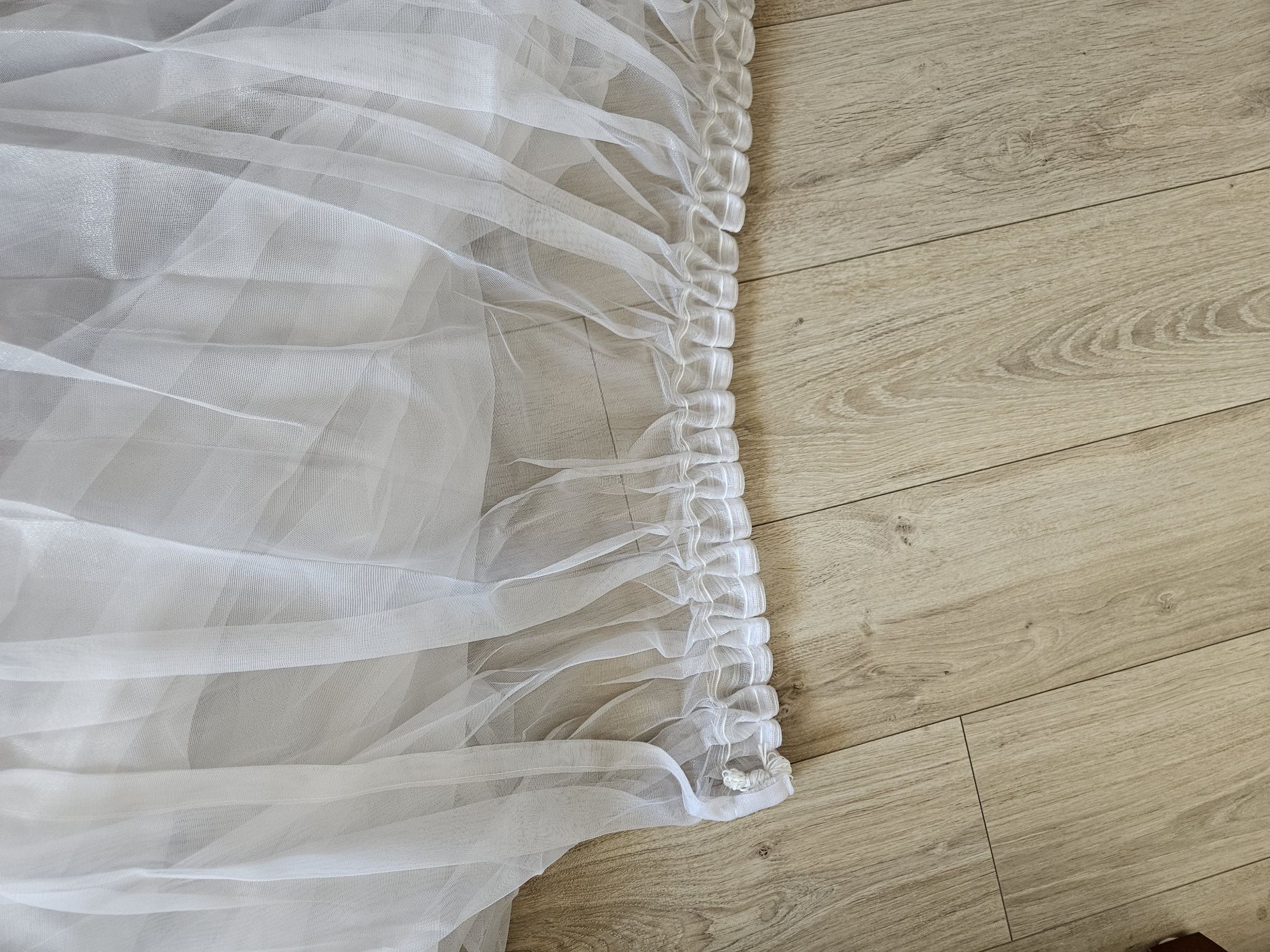 Firanka biała na taśmie  szerokość ok.950cm